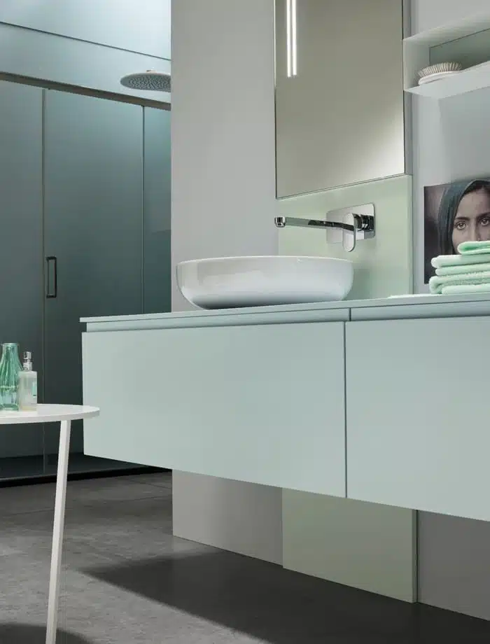 Mobile bagno Arcom Soul 10 sospeso, verde acqua, moderno, con lavabo e specchio illuminato.