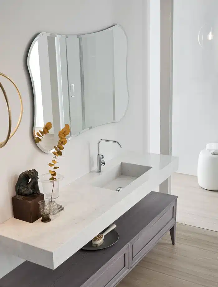 Opera 01 ARCOM - mobile bagno classico moderno, dettaglio finitura legno e maniglie, design italiano di lusso.