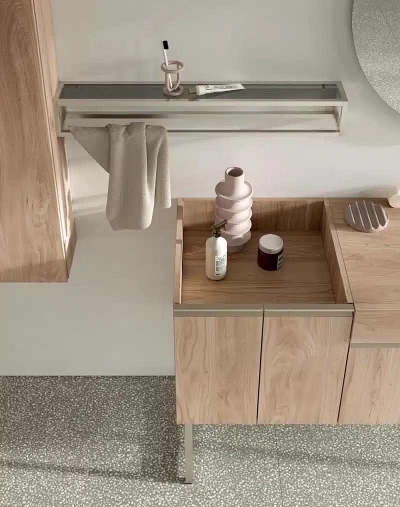 Mobile Bagno COMPAB BK13 ambientato, specchio rotondo e illuminazione LED. Design d'interni bagno.