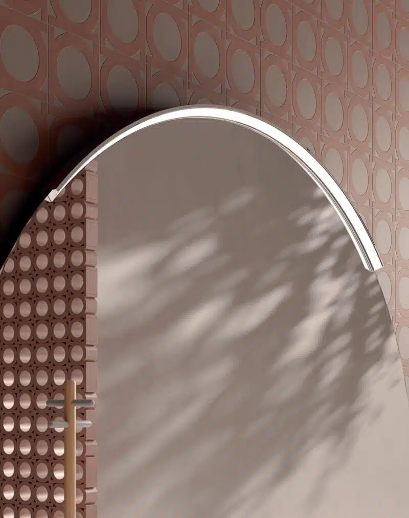 Compab IPE IP11, dettaglio top e lavabo integrato. Superficie liscia, rubinetteria di design, finitura opaca.