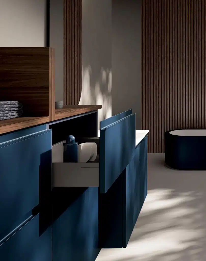 Compab IPE IP16 - dettaglio top in quarzo bianco e lavabo integrato, rubinetteria cromata, design pulito