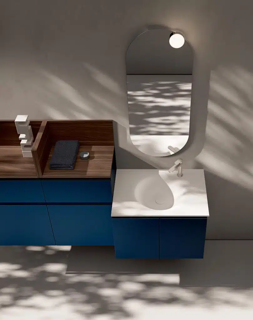 Compab IPE IP16 - ambientazione bagno di lusso, illuminazione soffusa, piastrelle effetto marmo, arredo bagno elegante