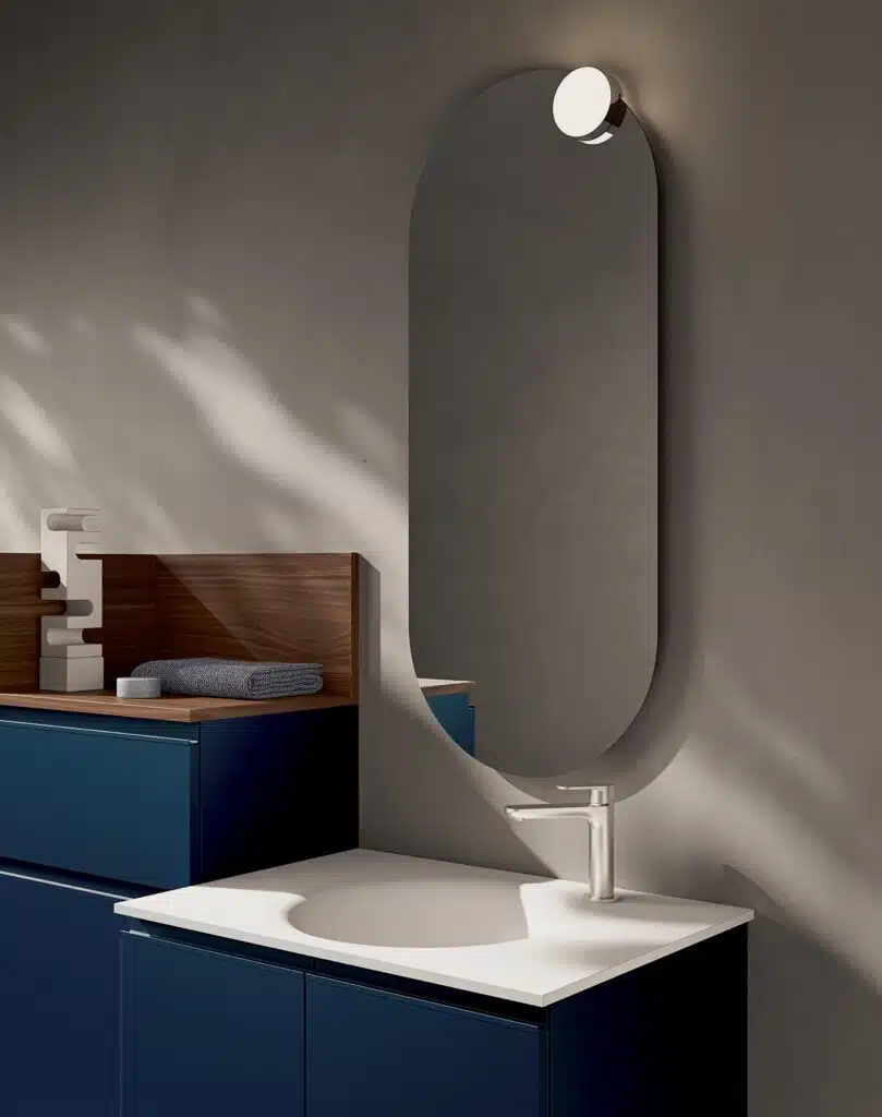 Mobile Bagno Compab IPE IP16 - vista laterale, profondità contenuta, finitura laccata opaca grigio, design lineare e compatto