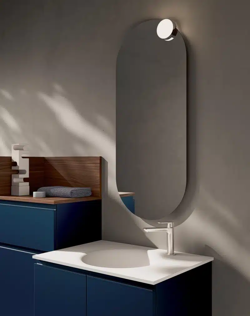 Mobile Bagno Compab IPE IP16 - vista laterale, profondità contenuta, finitura laccata opaca grigio, design lineare e compatto