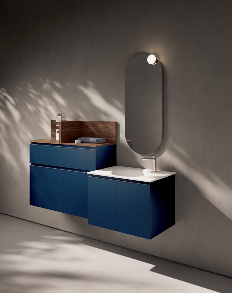 Mobile bagno moderno con lavabo in Corian modello IPE IP16 di Compab in finitura Bluf Opaco e Hazelnut.