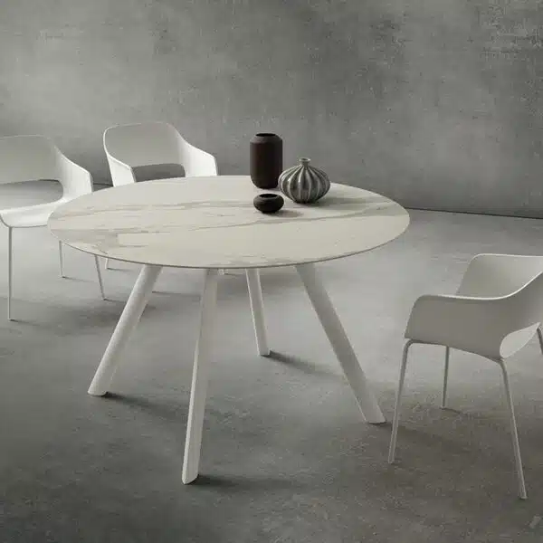 Tavolo fisso rotondo Nicola La Primavera Ø130cm con top in HPL Nero Impero, vista frontale o in ambiente.