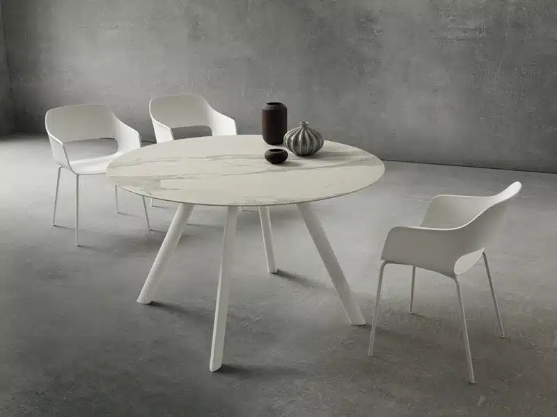 Tavolo fisso rotondo Nicola La Primavera Ø130cm con top in HPL Nero Impero, vista frontale o in ambiente.