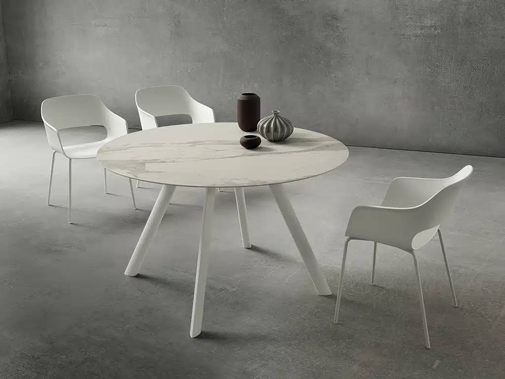 Tavolo fisso rotondo Nicola La Primavera Ø130cm con top in HPL Nero Impero, vista frontale o in ambiente.