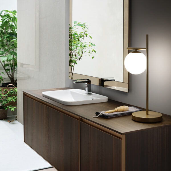 Mobile Bagno Arcom Shape 01 eucalipto e bronzo - vista frontale con lavabo integrato, design moderno.