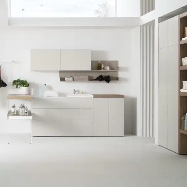 Organizza il tuo spazio con l'arredo lavanderia di design I-WASH 02 di Arcom. Massima capienza, qualità Made in Italy e progettazione gratuita su misura.