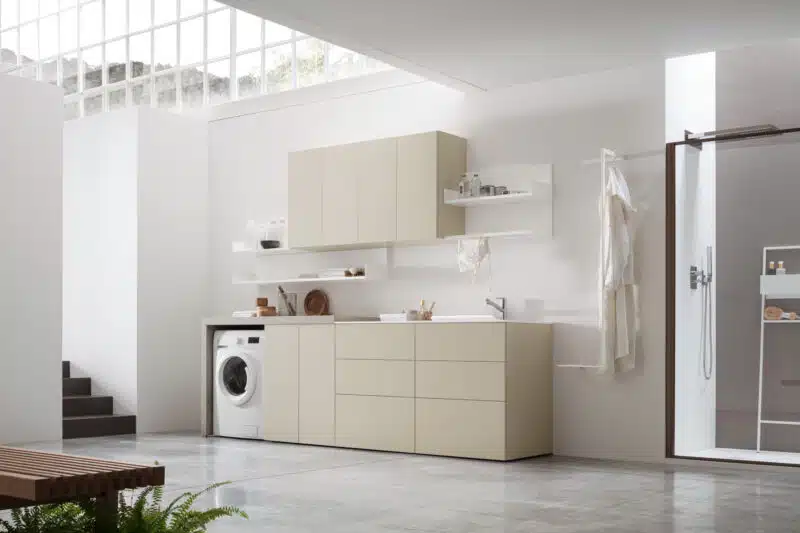 Arredo lavanderia con stendibiancheria integrato I-WASH 04 di ARCOM finitura Laccato Juta Opaco.