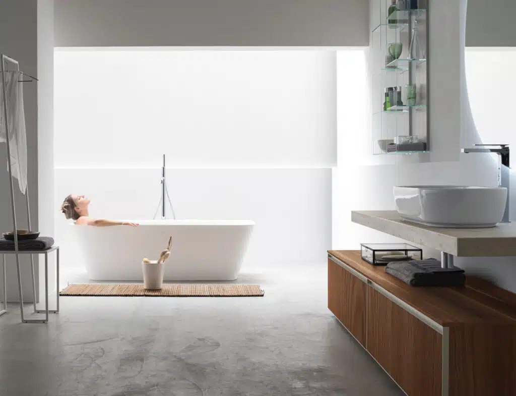 Mobile Bagno Arcom Shape 06, stile nordico INTERNO77 - vista d'insieme con specchio e lavabo.