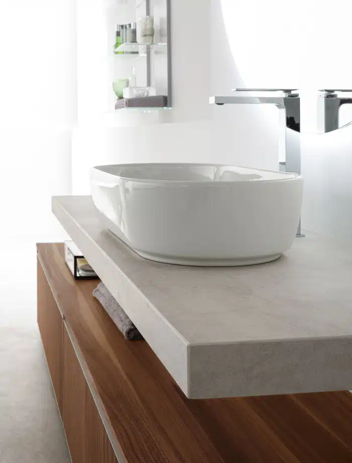 Mobile Bagno Arcom Shape 06, INTERNO77 - dettaglio finitura legno chiaro e maniglia minimal.