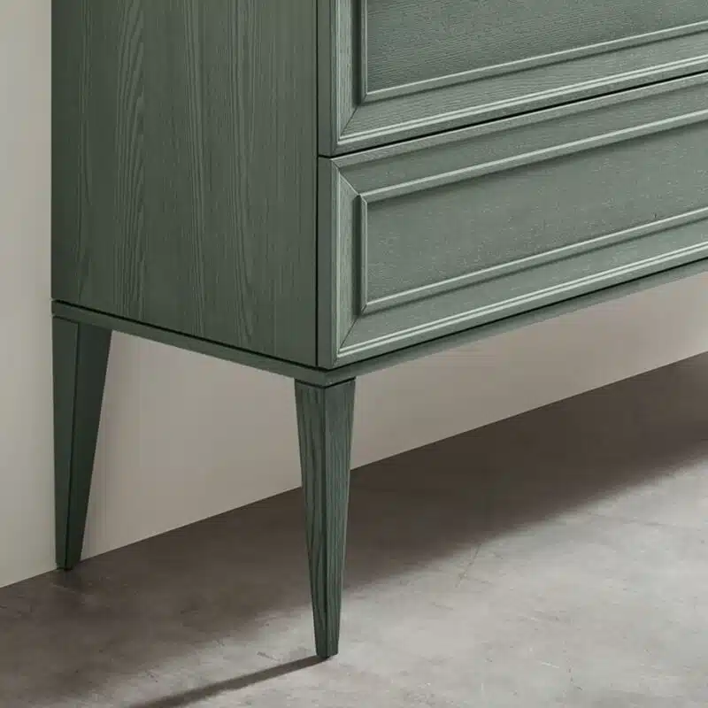 Dettaglio Arcom Opera 09: texture legno scuro, top in marmo bianco. Mobile bagno di design, qualità premium.