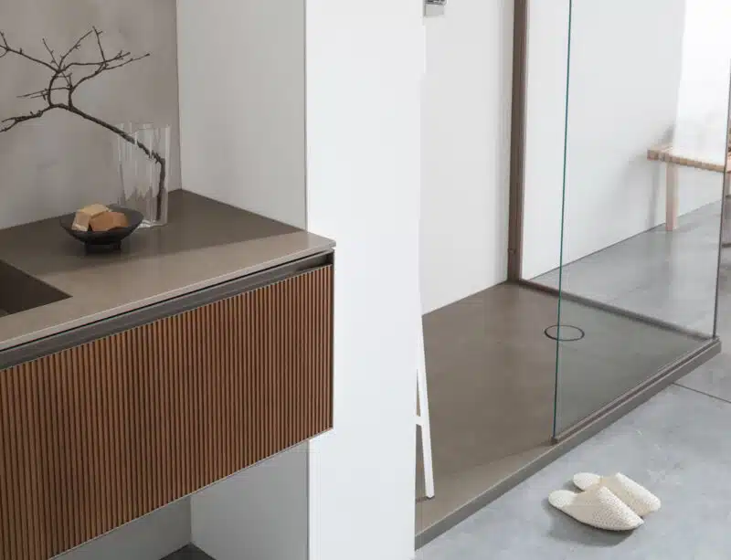 Mobile bagno Arcom Shape 10, stile nordico, lavabo integrato, finiture legno dogato elegante