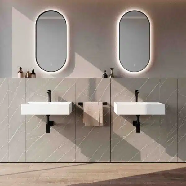 Boiserie Bagno Design M2 Wally Baxar - Arredo Moderno: vista frontale sistema boiserie con lavabo integrato, finitura legno scuro.