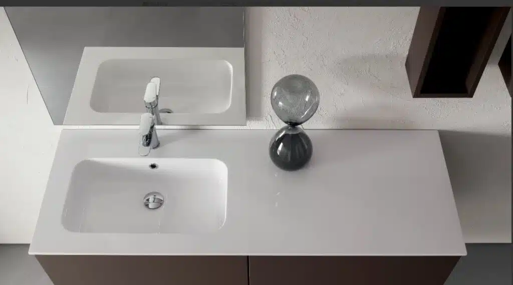 Mobile Coprilavatrice LAB60 Compab: lavabo integrato in ceramica, frontale bianco lucido, stile minimalista