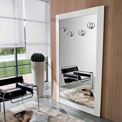 Specchiera da ingresso a figura intera JESSICA 531 con cornice in finitura bianco frassino.