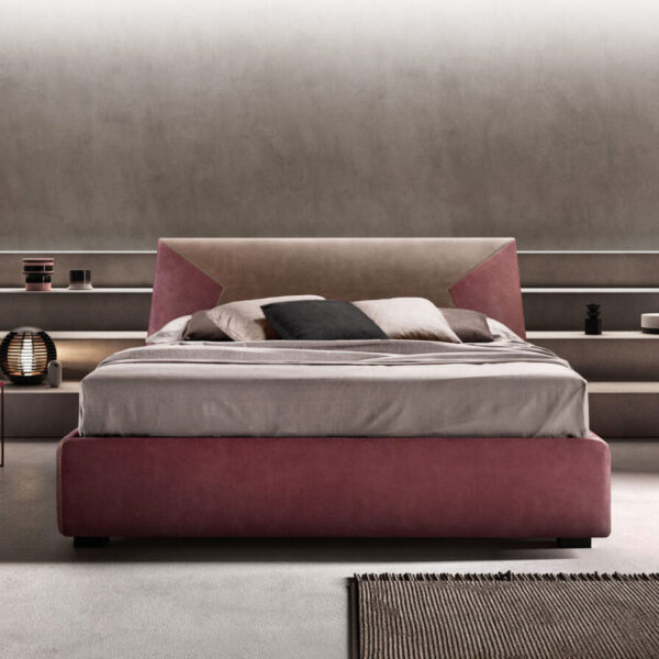 Letto matrimoniale moderno rosa in tessuto, testiera bicolore, design italiano ed elegante.