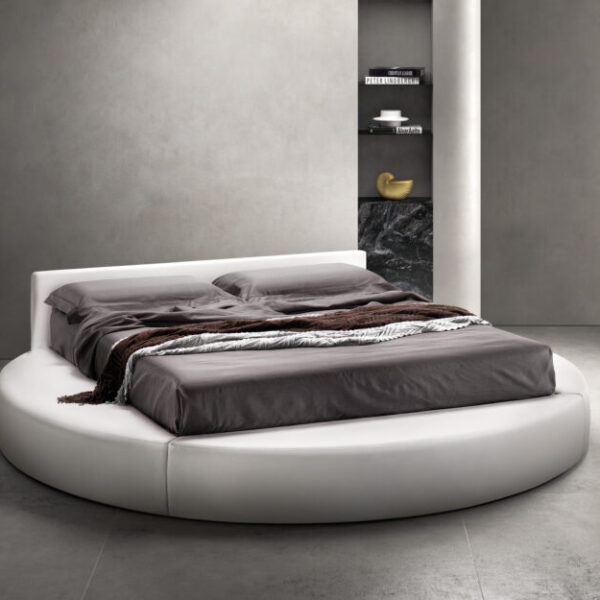 Letto Matrimoniale rotondo modello NATURAL Samoa in tessuto, visto dall'alto in una camera da letto di design.