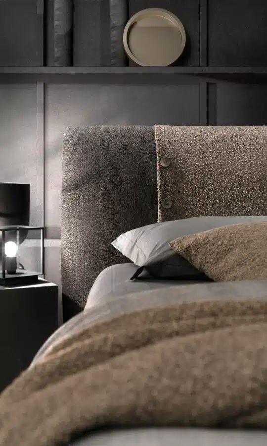 Samoa Button: letto matrimoniale di design, testiera capitonné imbottita, eleganza italiana.