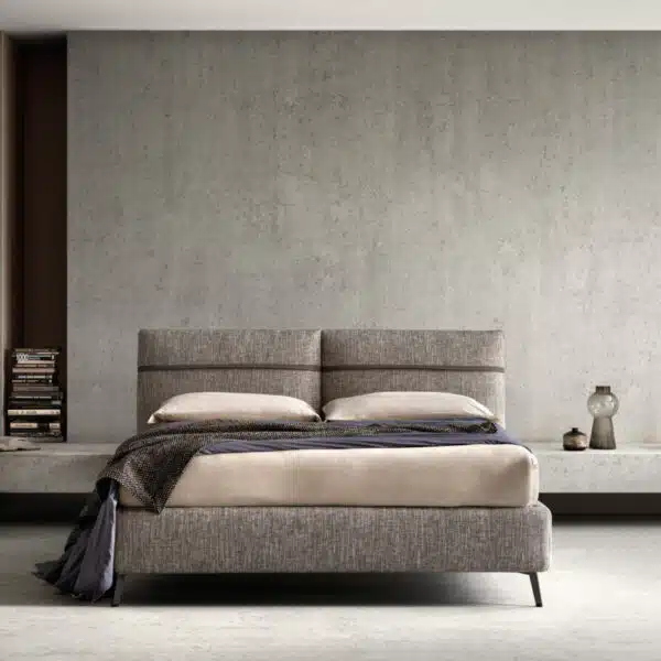 Letto matrimoniale Samoa Relaxed, design italiano, struttura in legno e tessuto, vista laterale