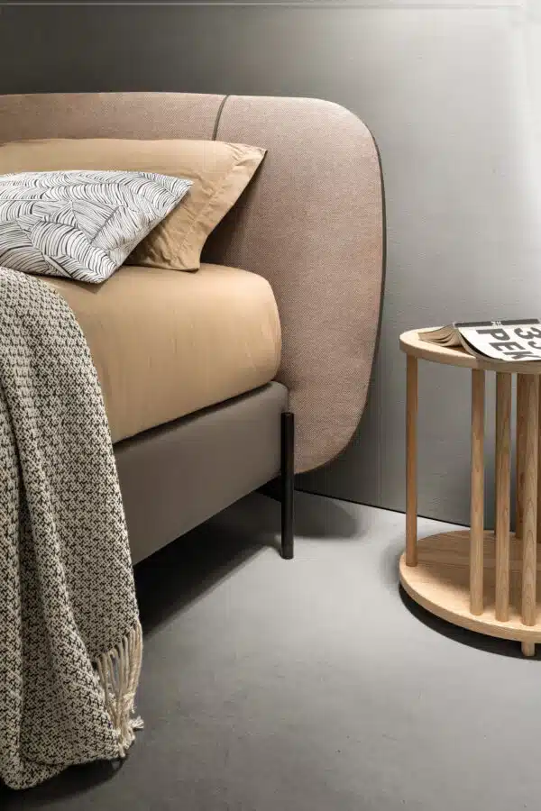 Letto Matrimoniale Samoa SET design italiano moderno, vista frontale camera da letto elegante.