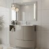 Bagno moderno con lavabo curvo bianco
