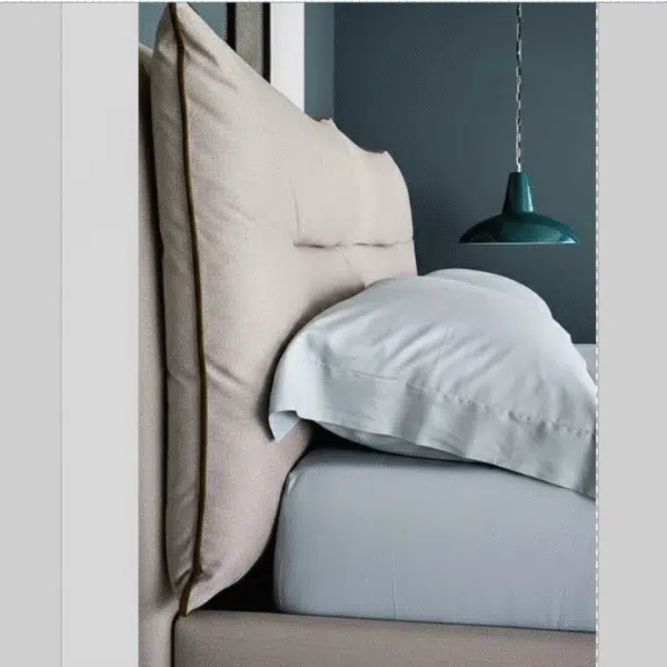 Letto Matrimoniale Imbottito Genesi Rigo Salotti - design moderno, vista frontale in camera da letto