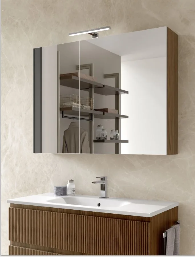 Mobile Bagno Cannettato 100 cm Sospeso Maniglia Gola con Specchiera Contenitore Arcom Minimal | COMP 21 2 Dettaglio specchiera contenitore aperta con mensole interne, mobile Arcom Minimal cannettato noce