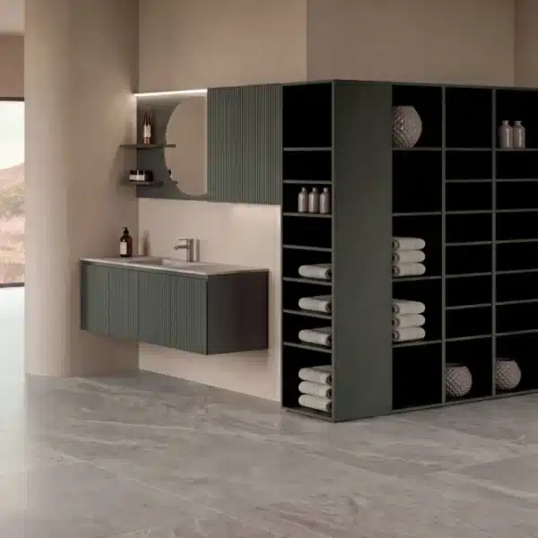 Composizione bagno cannettata Serie X Compab con mobile sospeso e libreria a giorno