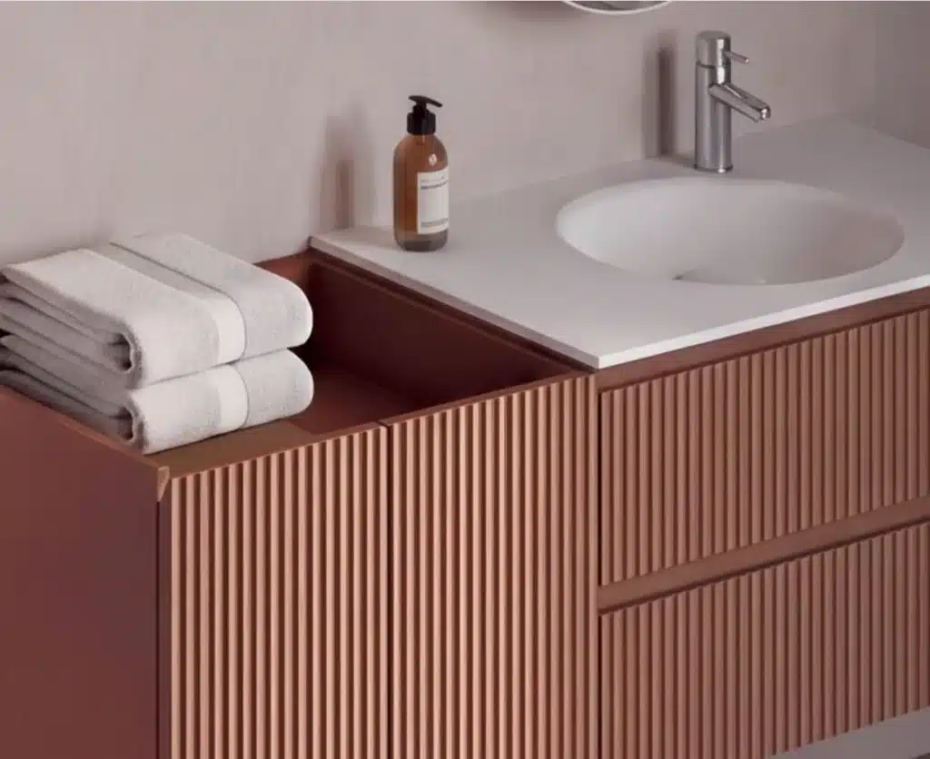 Dettaglio del lavabo Flexi in Corian e dei frontali cannettati della Serie X Compab