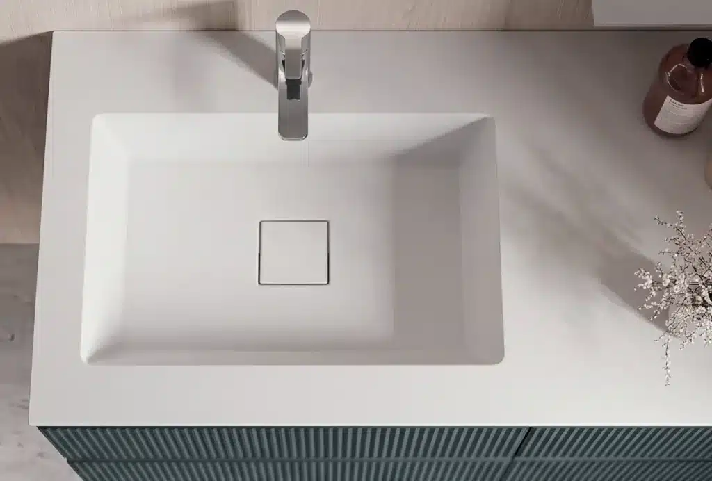 Dettaglio del lavabo Plus integrato in Mineralguss della composizione Serie X Compab