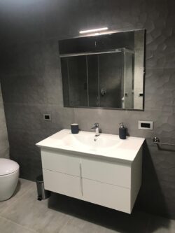 1922942800